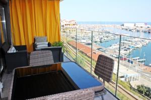 Elegante apt p4 pax a 1 min de la Playa con WiFI的休息区