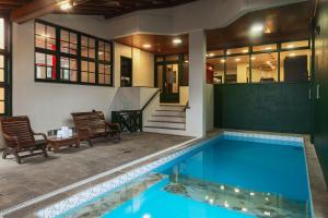 A piscina localizada em Hotel Fioreze Origem ou nos arredores