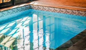 A piscina localizada em Hotel Fioreze Origem ou nos arredores