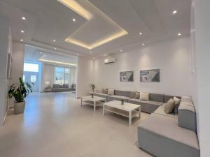 a living room with a couch and a table at Jabal Akhdar Rummana Villa in Al ‘Aqar +37 photos