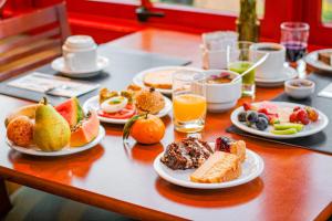 Comida no hotel ou em algum lugar perto