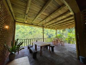 Balkón nebo terasa v ubytování Wood Palace Ella