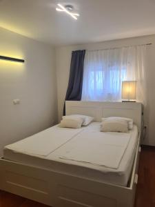 Posteľ alebo postele v izbe v ubytovaní Modern apartment near the sea-Miše