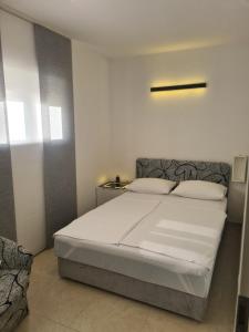 Posteľ alebo postele v izbe v ubytovaní Modern apartment near the sea-Miše