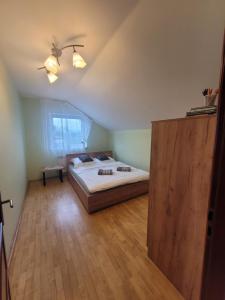 a bedroom with a bed and a ceiling fan at Apartament 'Siwy Dom' in Chełmiec