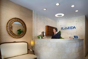 Plaza Florida Suites tesisinde lobi veya resepsiyon alanı