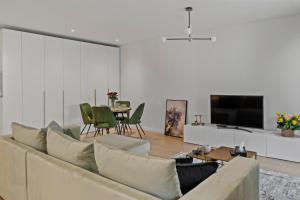 Μια τηλεόραση ή/και κέντρο ψυχαγωγίας στο Aviation Tower Luxury Apartments