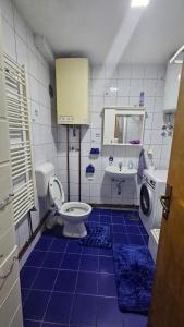 Ένα μπάνιο στο Idolina Apartment