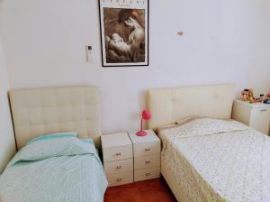 Ένα ή περισσότερα κρεβάτια σε δωμάτιο στο CHEZ L'HOMME TRANQUILLE