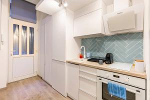 Kuchyňa alebo kuchynka v ubytovaní NEW! Central Location Flat by the Synagogue
