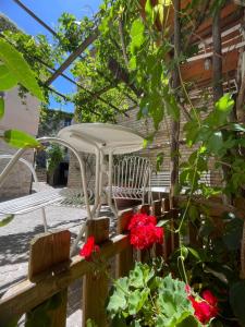 a patio with chairs and flowers on a fence at CASAMIASIROLO - Casa nei vicoli di Sirolo in Sirolo