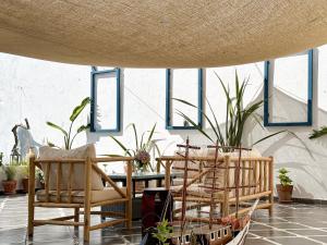 a room with two chairs and a table with plants at Mar y Montana House in Tangier