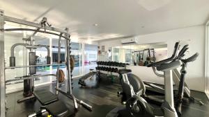 Fitness centrum a/nebo fitness zařízení v ubytování B14 Pool Access Partial Seaview 2brs 1 bath at Karon