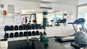 Fitness centrum a/nebo fitness zařízení v ubytování B14 Pool Access Partial Seaview 2brs 1 bath at Karon