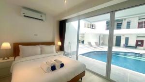 Bazén v ubytování B14 Pool Access Partial Seaview 2brs 1 bath at Karon nebo v jeho okolí