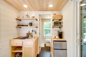 Η κουζίνα ή μικρή κουζίνα στο On-Site Ice Fishing Nashwauk Vacation Rental! +21 φωτογραφίες