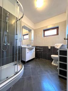 Phòng tắm tại Family apartments K&M