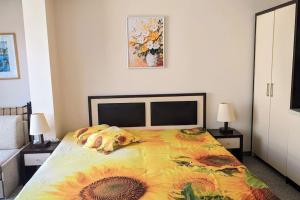 Voodi või voodid majutusasutuse Stunning Private Beachfront Studio with Pool Access toas