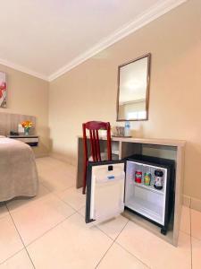 A kitchen or kitchenette at Hotel Andros