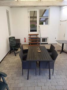 Bjergby Sønderbo feriehus的休息区