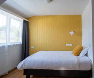Postel nebo postele na pokoji v ubytování Hotel Breiddalsvik