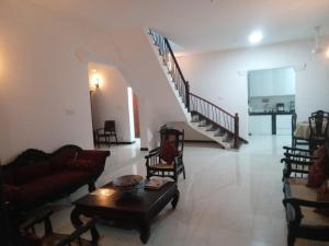 Χώρος καθιστικού στο Rooftop Garden - 3 Bedrooms - Parking - 10minBeach