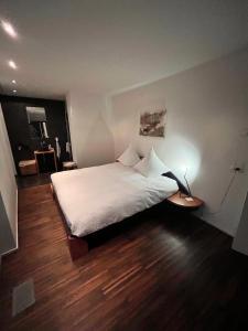 Postel nebo postele na pokoji v ubytování Deluxe Zimmer in Privatwohnung an zentraler Lage