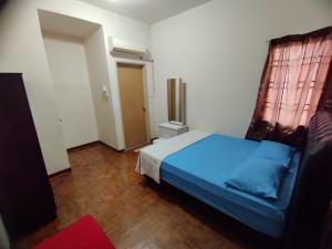Postel nebo postele na pokoji v ubytování Shamila Islamic Homestay
