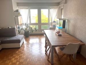 Ruang duduk di Cozy apartment in Lachen