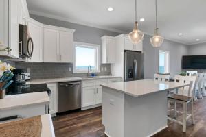 Η κουζίνα ή μικρή κουζίνα στο Beachside Family Fun by Sea Scape Properties