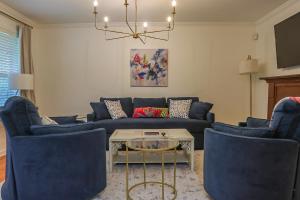 a living room with blue couches and a table at Oxford Condo in Oxford