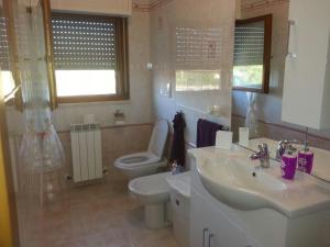 a bathroom with a toilet and a sink at La mansarda dell'artigiano in Grosseto