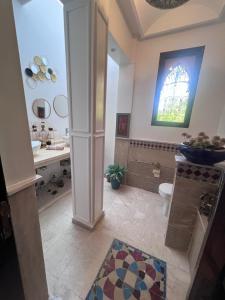 Ένα μπάνιο στο Maison d'Hôte Angele +28 φωτογραφίες