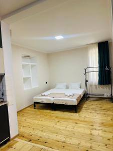 Voodi või voodid majutusasutuse Family Hotel - White House Racha toas