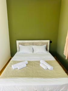 Voodi või voodid majutusasutuse Family Hotel - White House Racha toas