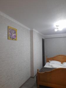 Postel nebo postele na pokoji v ubytování Gest House Mariami