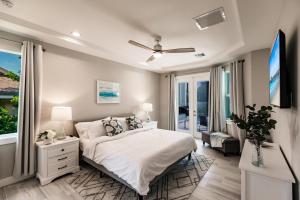 Ένα ή περισσότερα κρεβάτια σε δωμάτιο στο 382 Marco +42 φωτογραφίες