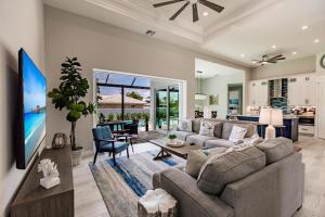 Μια τηλεόραση ή/και κέντρο ψυχαγωγίας στο 382 Marco