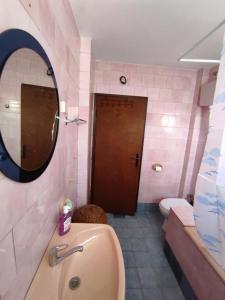 A bathroom at Sunčana strana