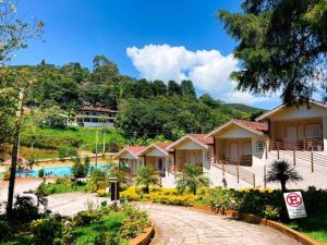 Πισίνα στο ή κοντά στο Chalé ou Suíte Hotel em Santo Antônio do Pinhal