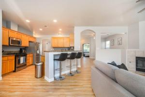 a living room with a couch and a kitchen at Central Bliss near parks & shops in Bakersfield