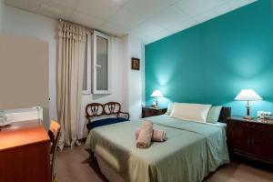 Postel nebo postele na pokoji v ubytování Mirador 1 del Mercado Central - habitacion con baño privado en el centro de la Ciudad Vella