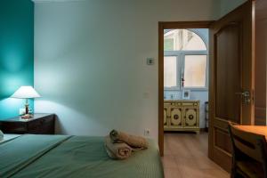 Postel nebo postele na pokoji v ubytování Mirador 1 del Mercado Central - habitacion con baño privado en el centro de la Ciudad Vella