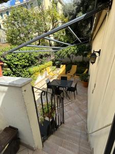 A balcony or terrace at Nice House Near Park and Sea