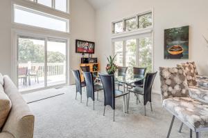 Gallery image of Decks, Dock and Views Lakefront Home in LaFollette! in Flat Hollow