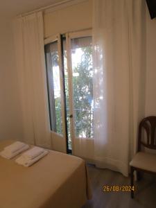 A bed or beds in a room at Hotel Apartaments Gesòria Porta Ferrada