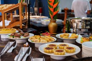 Comida no hotel ou em algum lugar perto