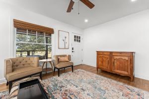 a living room with a tv and a chair and a table at Ab Astris - Starry Night Cottage 2 in Stonewall