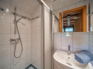 a bathroom with a sink and a shower at Hilde 1 in Litzlfelden +8 photos