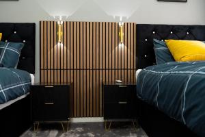 Ένα ή περισσότερα κρεβάτια σε δωμάτιο στο 3 Bedroom House Manchester with en-suite Free Wifi and Parking